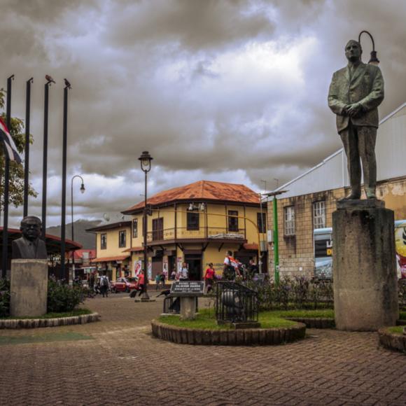 Monumento a Estatua de Rafael Angel Calderón Guardia