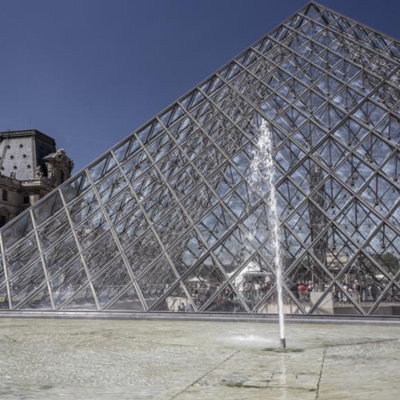 Pyramide du Louvre