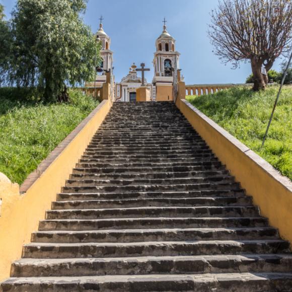 Treppe auf die Pyramide