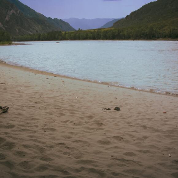 Flussstrand