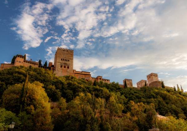 Die maurische Festung Alhambra Die maurische Festung Alhambra Wir besuchen die legendäre Stadtburg der Naṣriden, die Alhambra, obwohl wir keine Karten...